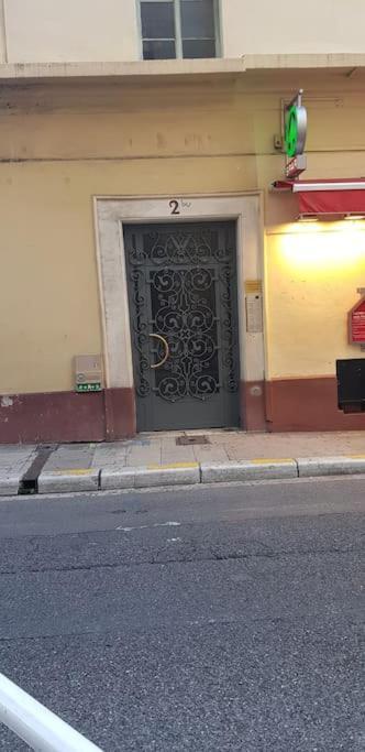 Studette En Plein Coeur Du Vieux Nice Exteriér fotografie